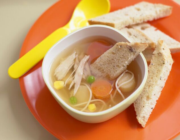 Soupe de poulet avec croûtons