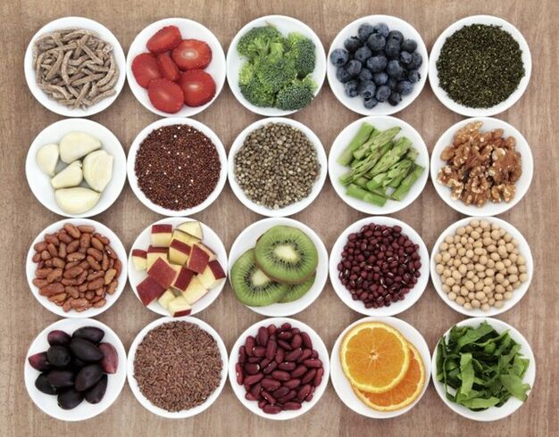 Une variété de produits nutritionnels sur des assiettes